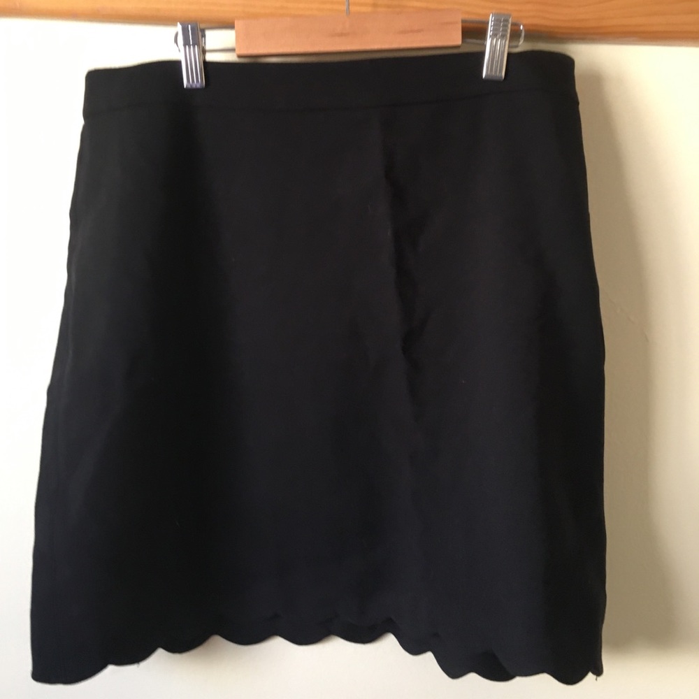 Professional Scallop Edge Skirt
